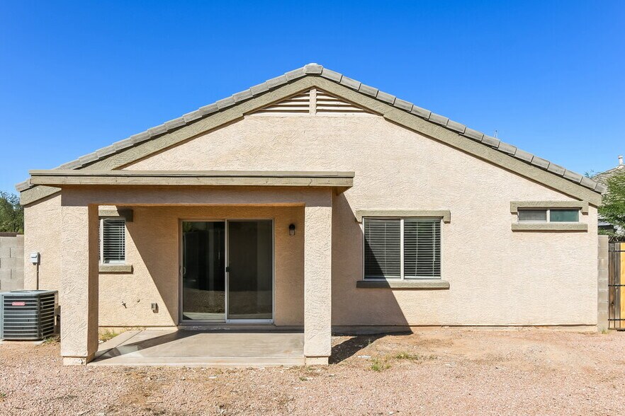 Building Photo - 39173 Kelly Cir