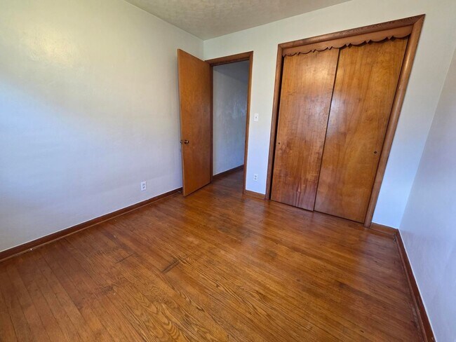 Building Photo - 947 S Heltman Ave
