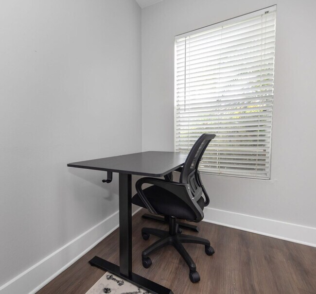 Building Photo - 4301 W Cleveland St