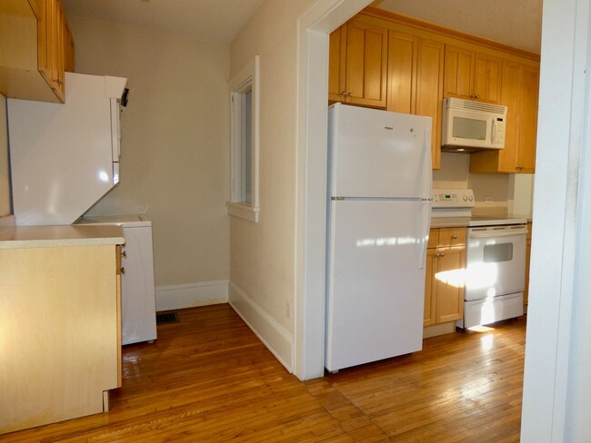 Building Photo - 1920s Craftsman Bungalow in Norwood Park -...