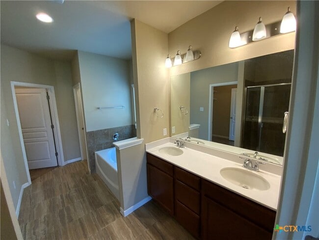 Building Photo - 707 Dunford Dr