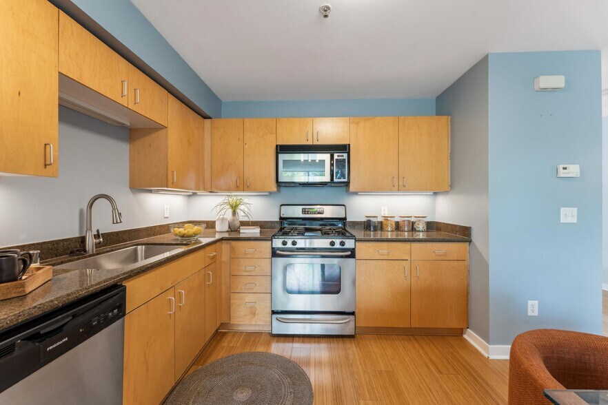 Building Photo - 1007 41st St