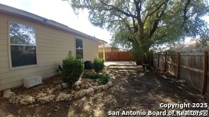 Building Photo - 5843 Providence Oak