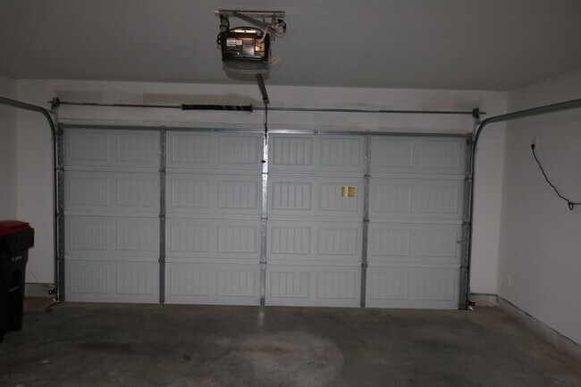 Building Photo - 24808 Sugar Pine Cone St