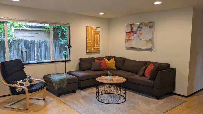 Building Photo - 1524 NE Junior St