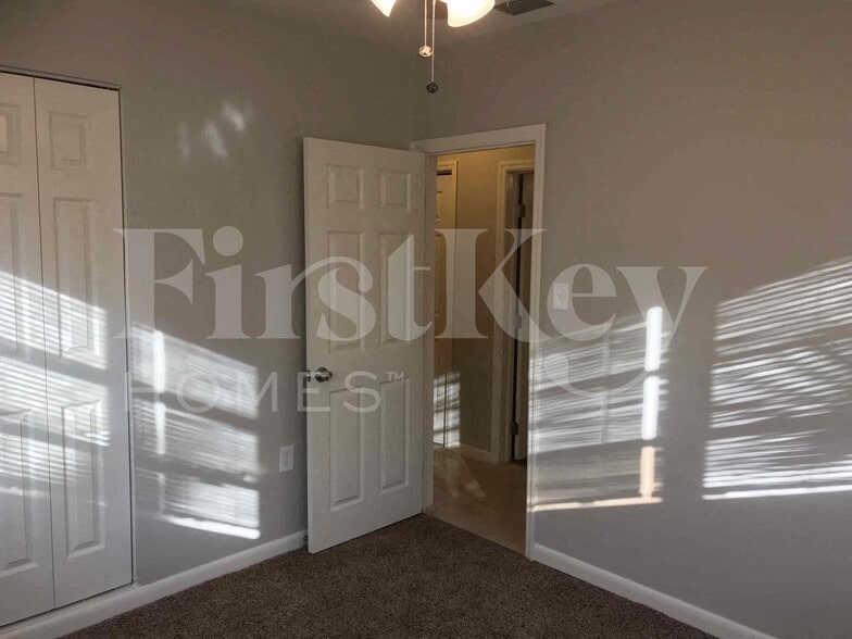 Building Photo - 5850 NW 118th St