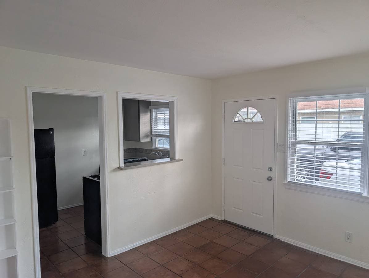 Building Photo - 406 S Myers St