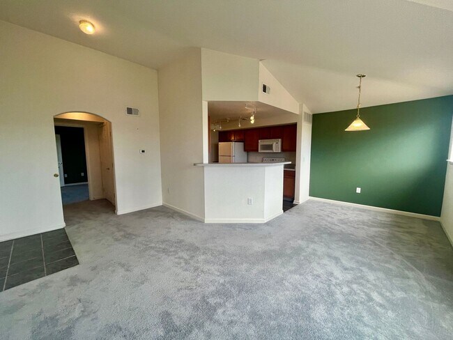 Building Photo - ** Move in Special** Cozy 1 bed 1 bath in ...