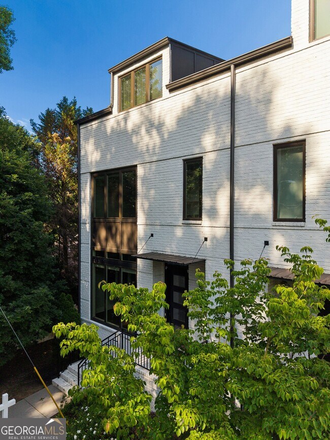Building Photo - 2974 Hermance Dr NE