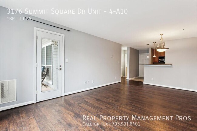 Building Photo - 3176 Summit Square Dr