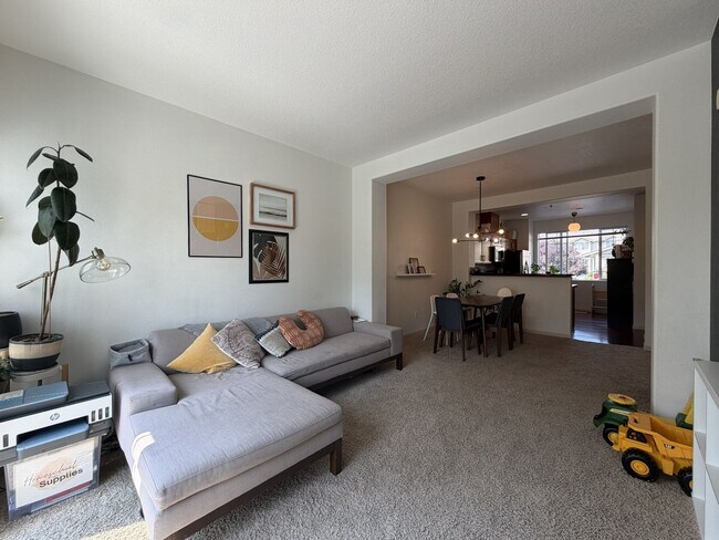 Building Photo - 10721 NE Gateway Pl