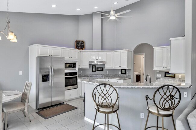 Building Photo - 2127 Lagoon Dr