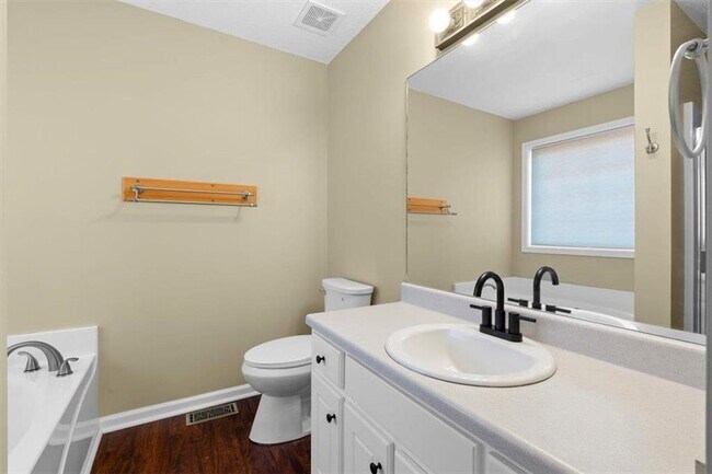 Building Photo - 585 Bethany Woods Dr