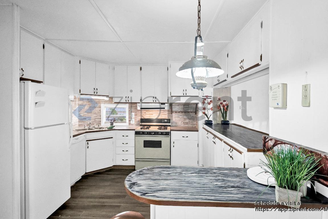 Building Photo - 69510 Parkside Dr