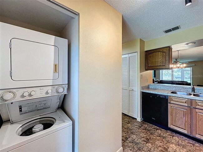 Building Photo - 6533 Spring Flower Dr