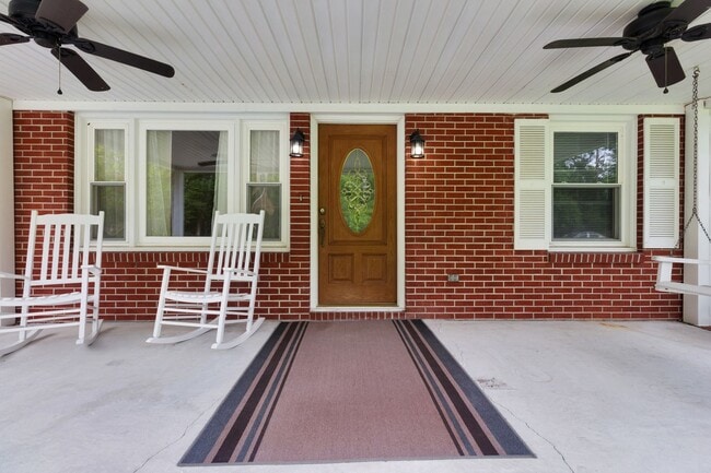 Building Photo - 120 Bernhurst Rd