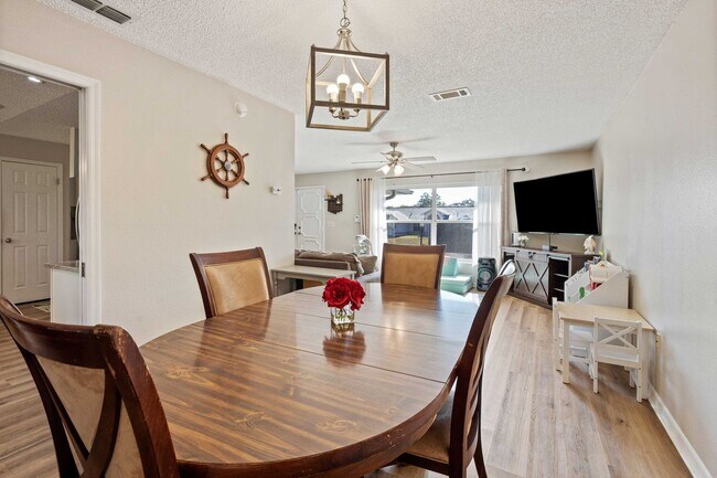 Building Photo - Spacious 3/2 Single Family Home in Spring Hill