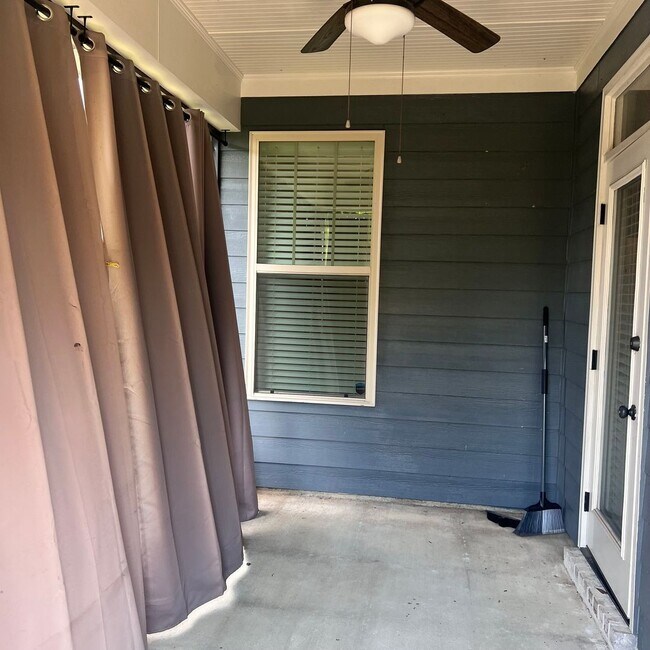 Building Photo - 9800 Bluestone Cir