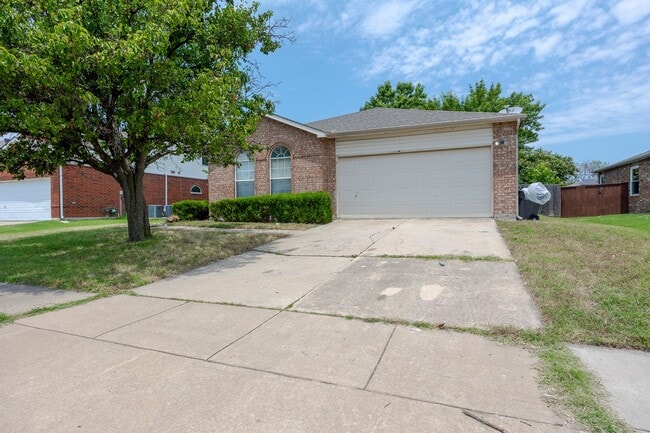 Primary Photo - Great one story house with 3 bedrooms & st...