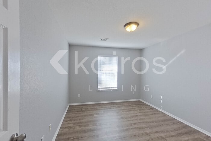 Building Photo - 704 SW 161st St