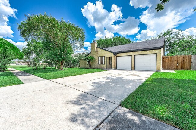 Building Photo - 10230 Trade Winds Dr