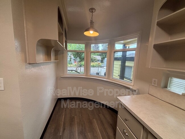 Building Photo - 364 W Selmar Ct