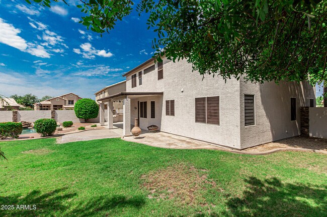 Building Photo - 7033 W Honeysuckle Dr