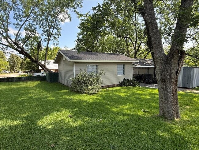 Building Photo - 4910 Rainbow Cir