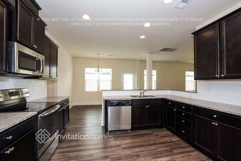 Building Photo - 131 Sassafras Rd