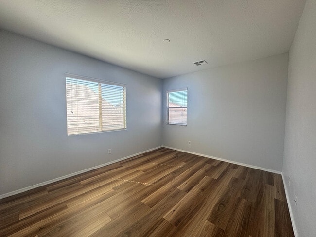 Building Photo - 4610 W Dunbar Dr