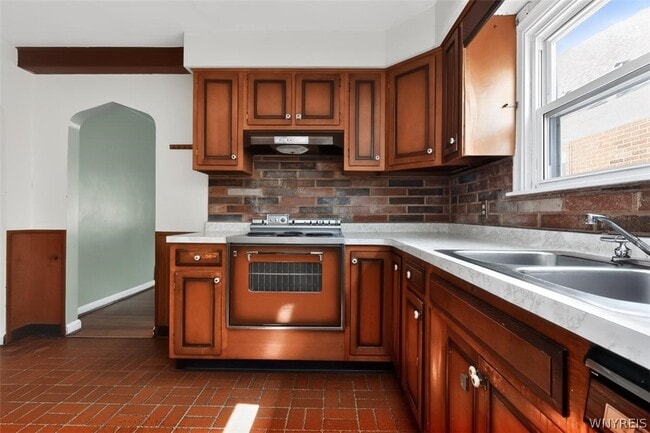 Building Photo - 420 25th St