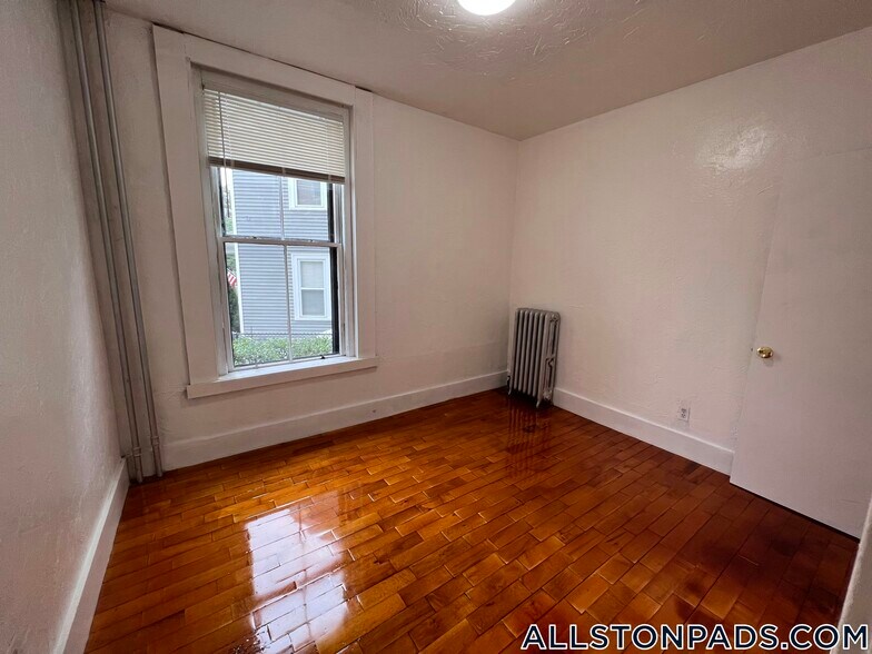 Building Photo - 4 Adella Pl