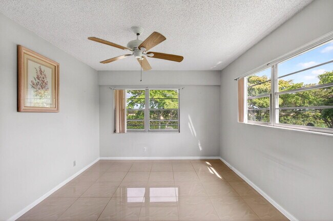 Building Photo - 116 Mansfield C