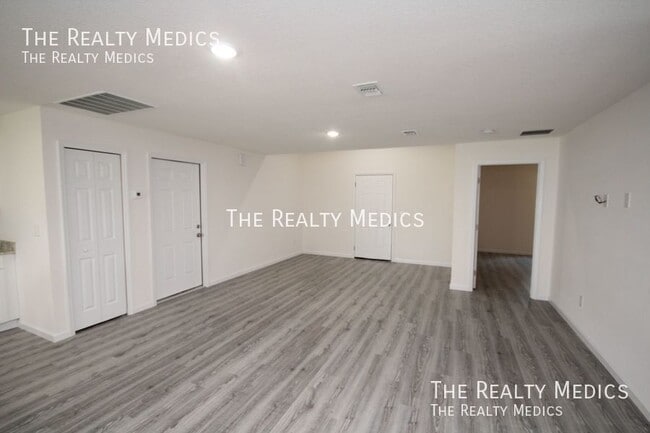 Building Photo - 182 Hillock Ave NW