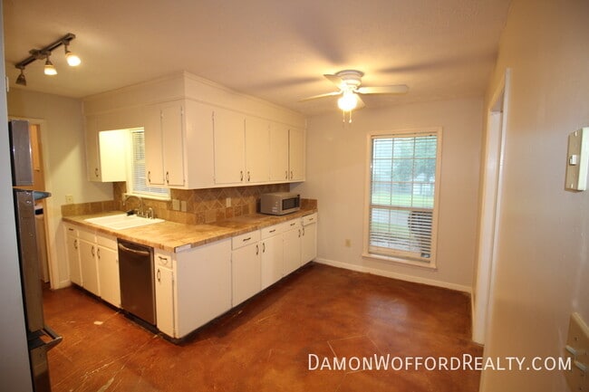 Building Photo - 308 Woodrun Dr