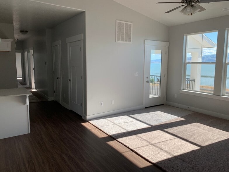 Building Photo - 589 N 360 W