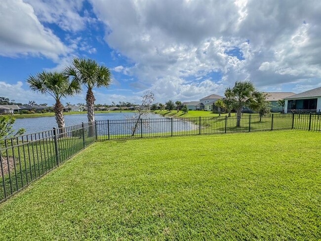 Building Photo - 3520 Woodmont Dr