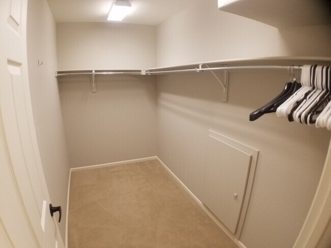 Building Photo - Partially Furnished (or unfurnished) Singl...