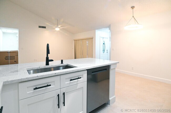 Building Photo - 1148 Summit Trail Cir
