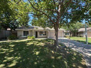 Building Photo - 3 bed / 2 Bath | West Roseville Home Avail...