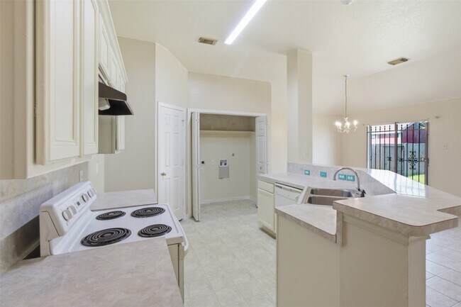 Building Photo - 15738 Boonridge Rd