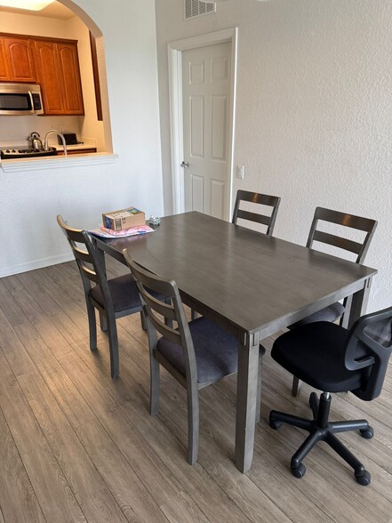 Building Photo - 4114 Breakview Dr