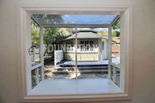 Building Photo - 373 San Luis Way