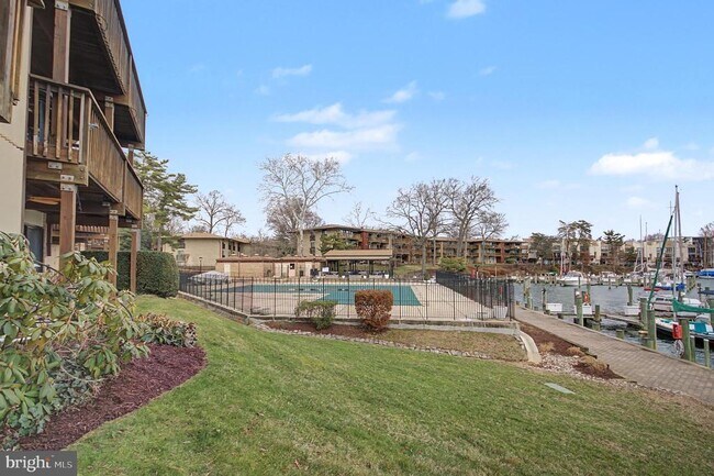 Building Photo - 768 Fairview Ave