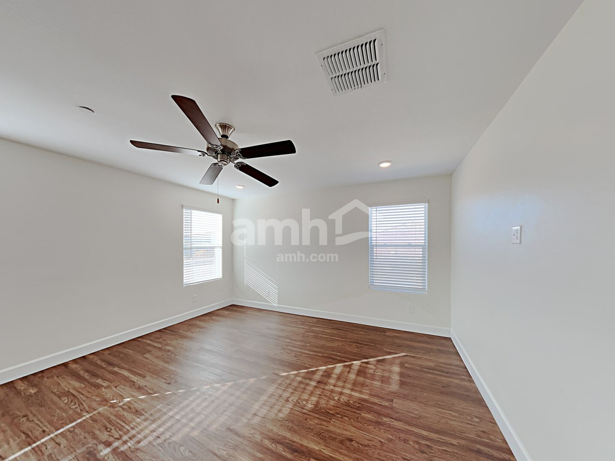 Building Photo - 5919 W Columbine Dr