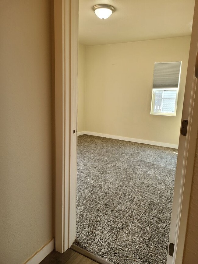 Building Photo - Beautifully Updated South Tacoma 3 Bedroom