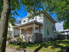 Building Photo - 116 N Summit St