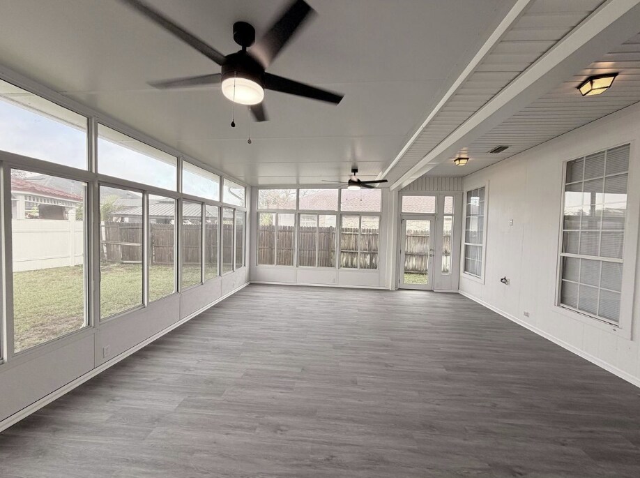 Building Photo - 1930 Hollington Dr