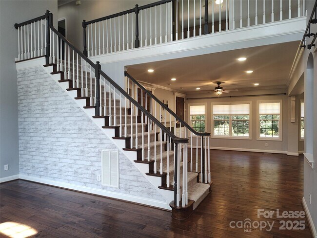 Building Photo - 9009 Hammersley Dr