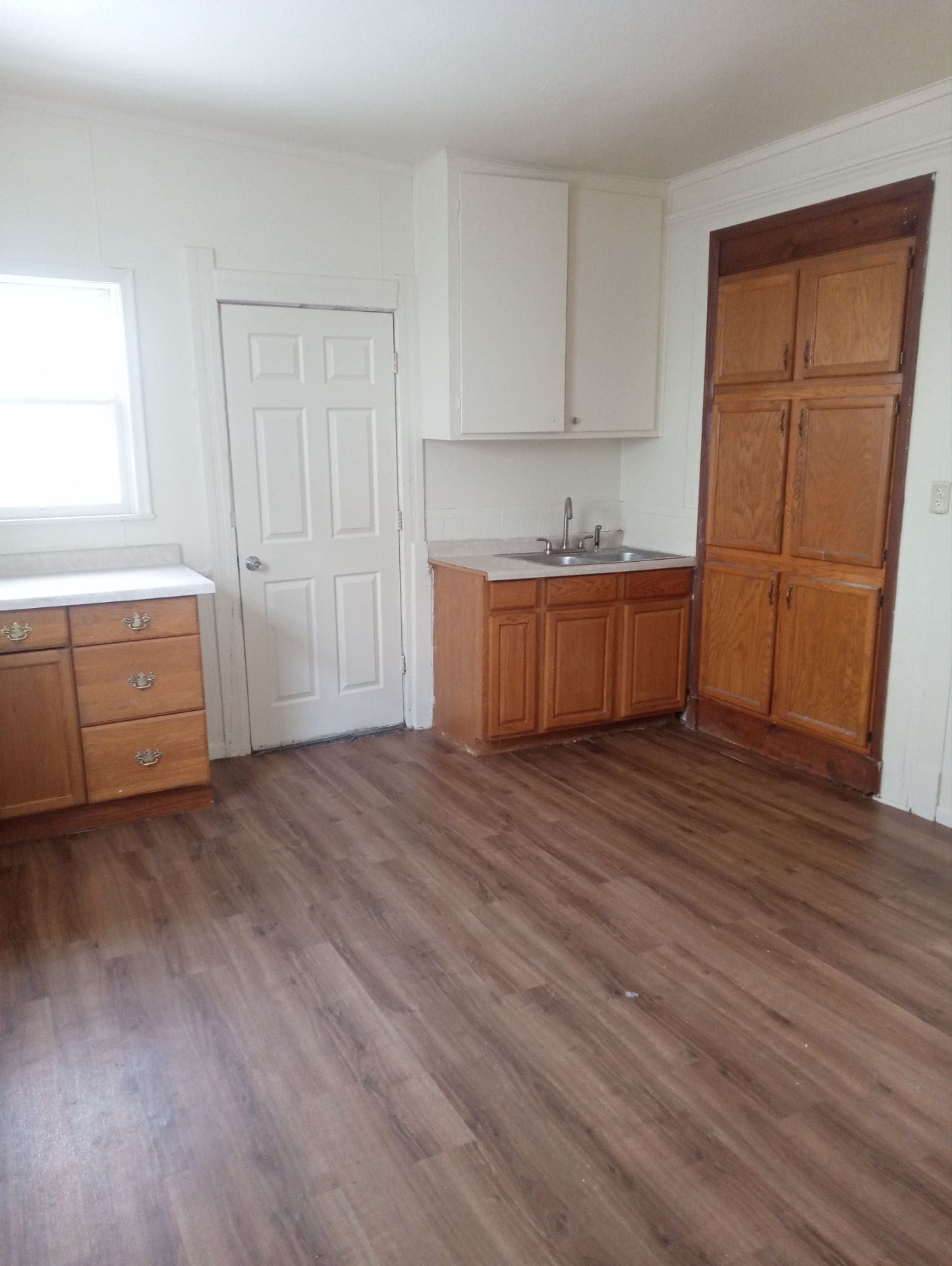 Building Photo - 323 Champion St